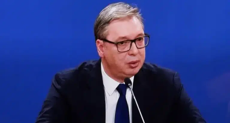 Vučić: Želim da izrazim saučešće porodicama stradalih u Srebrenici, nemam problem da to kažem na srpskom
