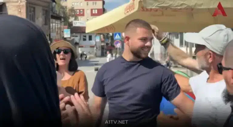 Danijel Radenković, osumnjičen za napad na policiju, pušten da se brani sa slobode – građani ga dočekali aplauzom (VIDEO)