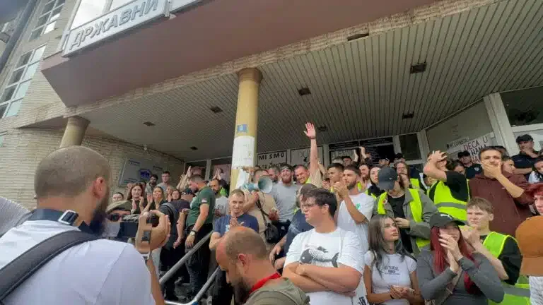 Potvrđeno za A1 iz Osnovnog suda: Pušteno devet osoba nakon incidenata ispred DUNP-a