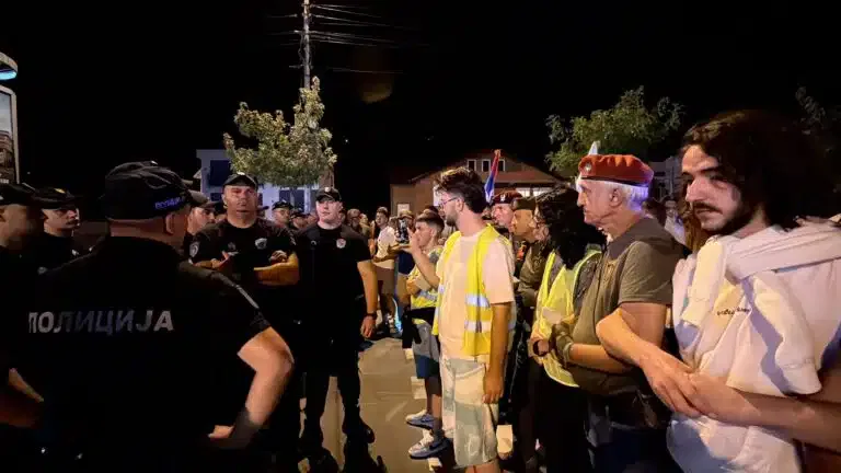 Veterani i studenti otpočeli blokadu magistralnog puta u Novom Pazaru (VIDEO)
