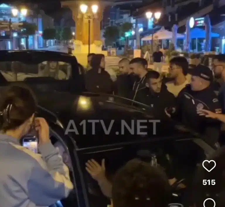 Vozilo pokušalo da prođe kroz blokadu, vozač uhapšen (VIDEO)