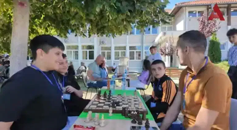 Roditelji, deca i nastavnici odmerili snage kroz vannastavne aktivnosti (VIDEO)