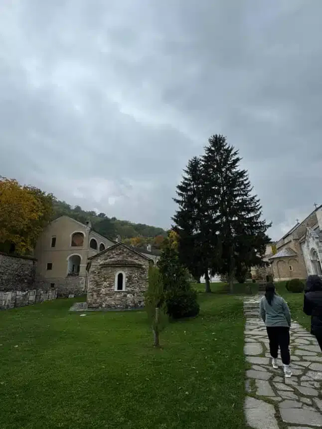 Studenti DUNP-a prenoćili u manastiru Studenica (VIDEO)