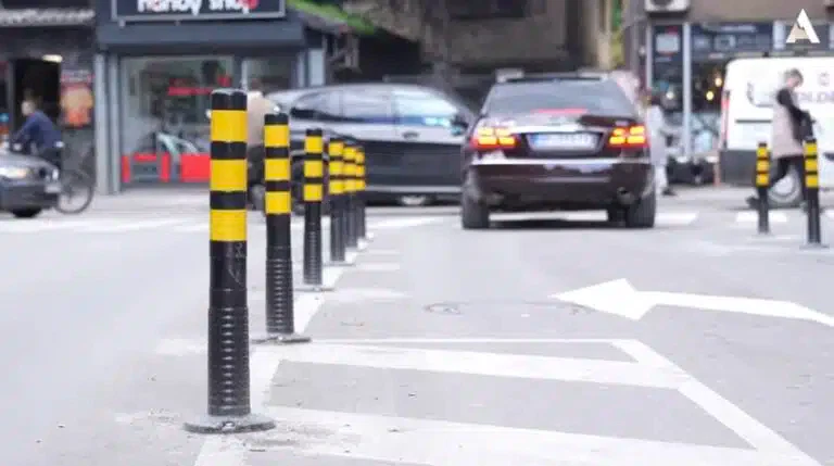 Građani o stubićima, nadležni poručuju: sve je prilagođeno bezbednom saobraćaju (ANKETA)