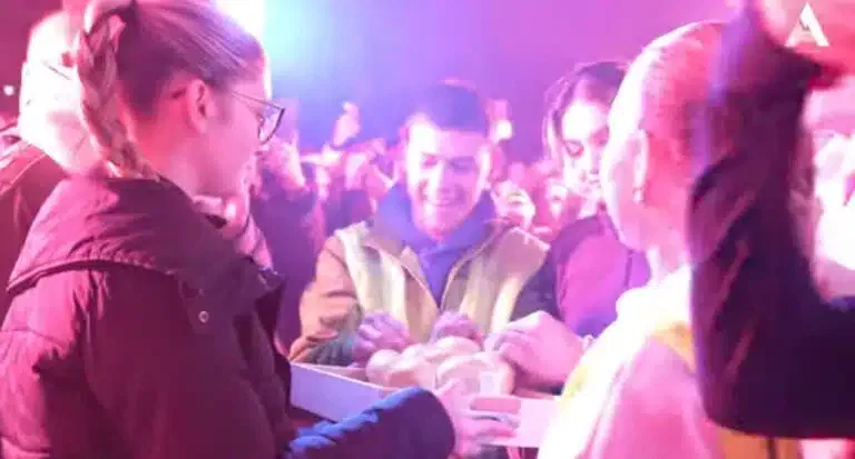 Čačani dočekali studente iz Novog Pazara: „Ova deca bude nešto duboko u nama” (VIDEO)