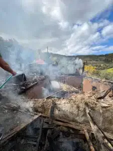 Dvoje starijih povređeno u požaru u Novom Pazaru, spas pronašli skočivši kroz prozor (VIDEO)