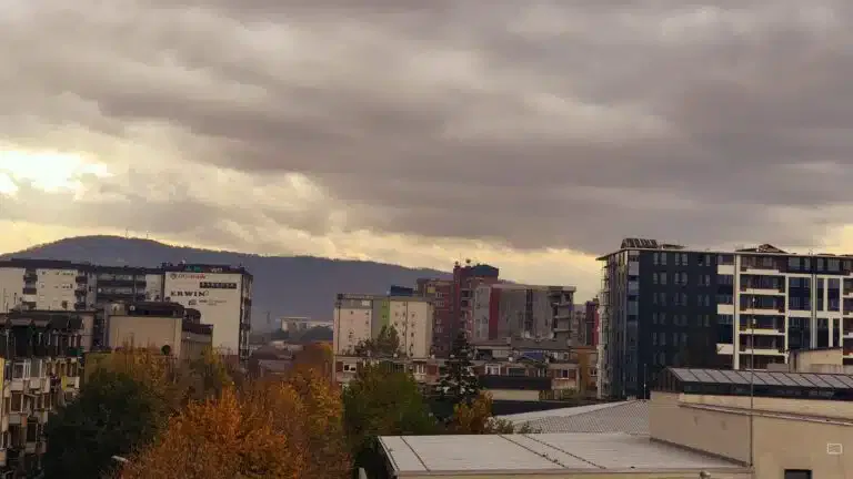Kiša, razvedravanje, pa ponovo oblaci – tipična novembarska nedelja pred Novim Pazarom