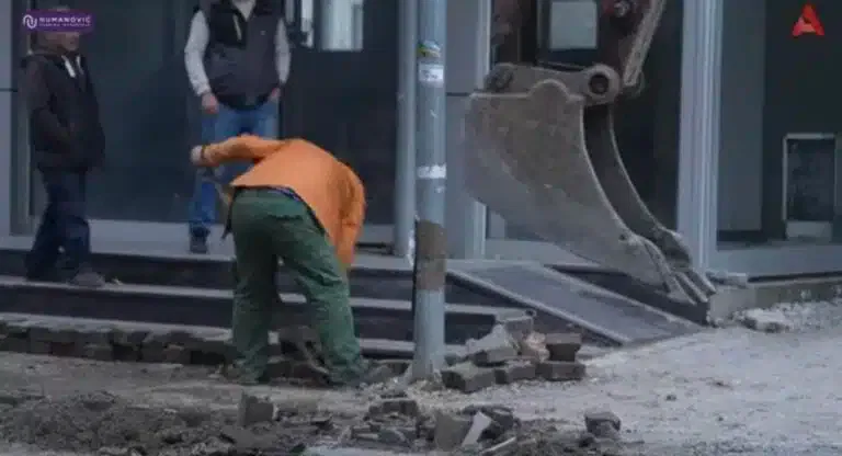 Ko je u pravu? Radovi u centru Tutina izazvali raspravu (VIDEO)