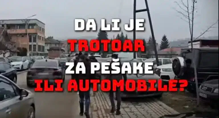 Građani Tutina: Na putu do škole nema slobodnih trotoara za pešake (VIDEO)