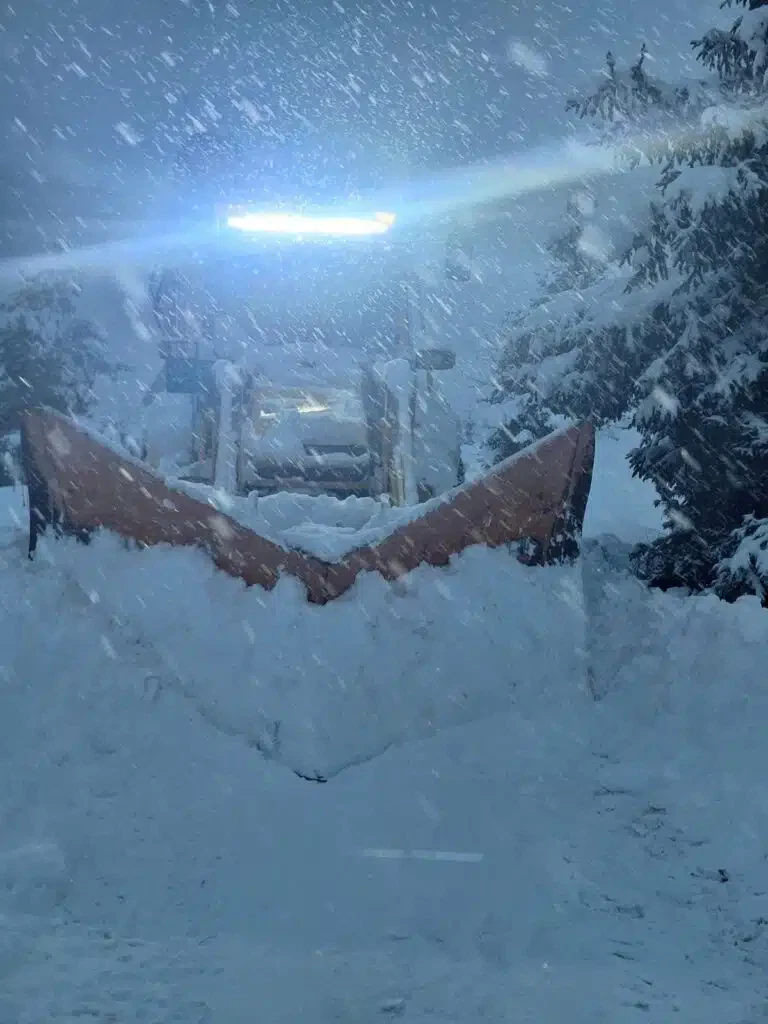 Knežević: „30 sela i dalje je neprohodno, vanredna situacija će biti na snazi dok se stanje ne stabilizuje“ (VIDEO)