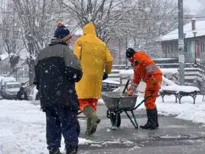 Svi putevi u Novom Pazaru prohodni, nadležni poručuju: „Sneg nas nije iznenadio“ (VIDEO)