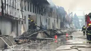 Požar u Novom Pazaru ušao u deveti sat – još aktivan, ali pod kontrolom (VIDEO)