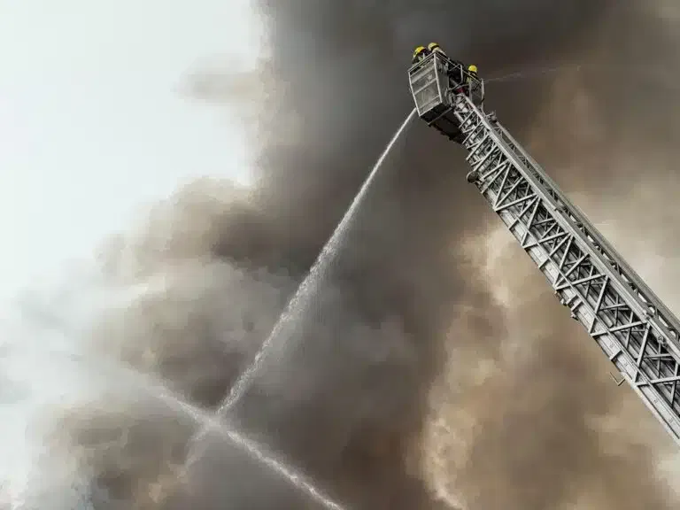 Veliki požar u industrijskoj zoni u Novom Pazaru