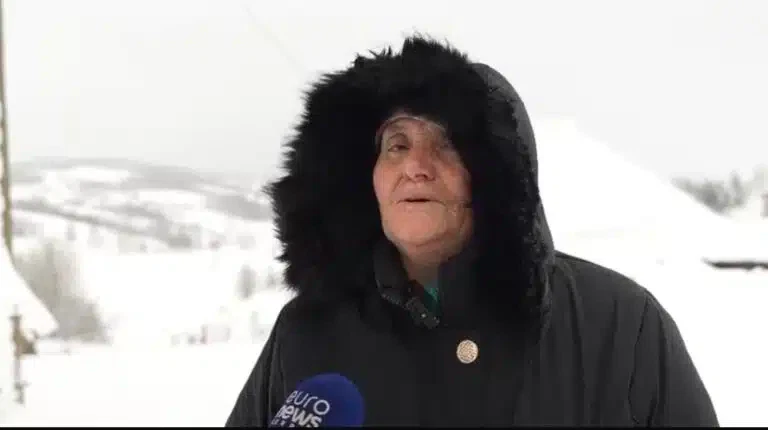 Meštanka iz sela Ursule: „Bez puta i struje, strepimo kada će akumulator otkazati i ostati bez grejanja“ (VIDEO)