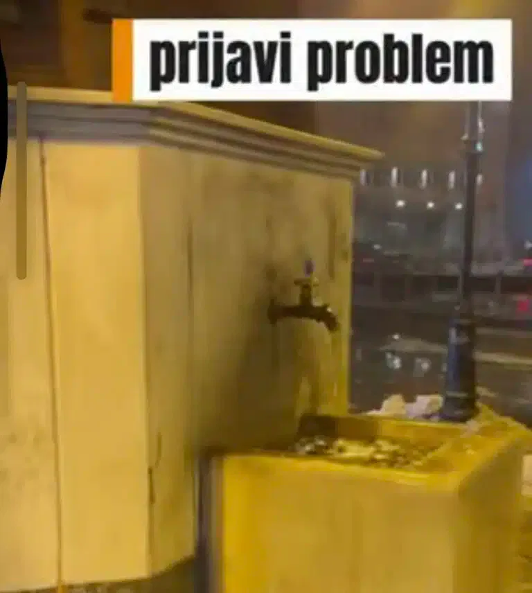 Prijavi problem: Voda curi iz zida kod Sebilja u centru Novog Pazara (VIDEO)