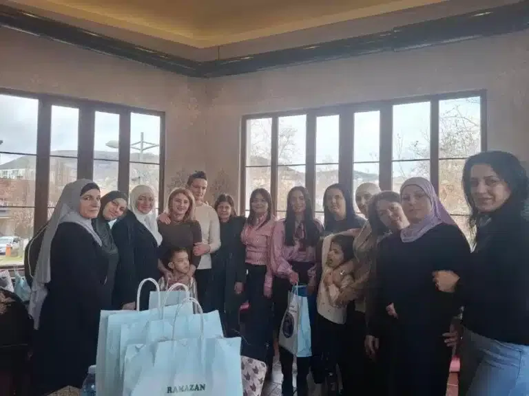 Udruženje ISKRA delilo ramazanske poklone deci oboleloj od retkih bolesti