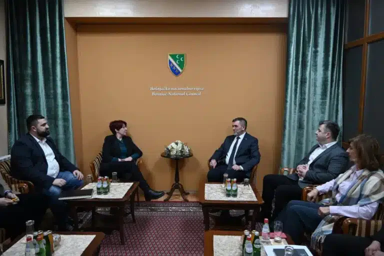 Baćićanin: „U razgovoru sa rektorkom DUNP-a dogovoreno je da se odmah krene sa akreditacijom studijskog programa Bosanski jezik i književnost” (VIDEO)