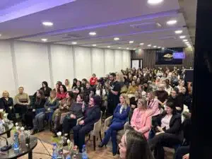 Veče ženske snage, inspiracije i solidarnosti: konferencija „Potpuno ženski“ okupila punu salu