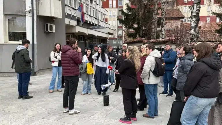 Građani: Privođenje Nikole i Hamze je poruka da ućutimo (VIDEO)