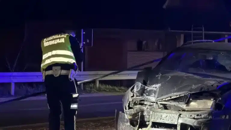 Jedna osoba povređena u saobraćajnoj nesreći na magistralnom putu Novi Pazar–Raška (VIDEO)