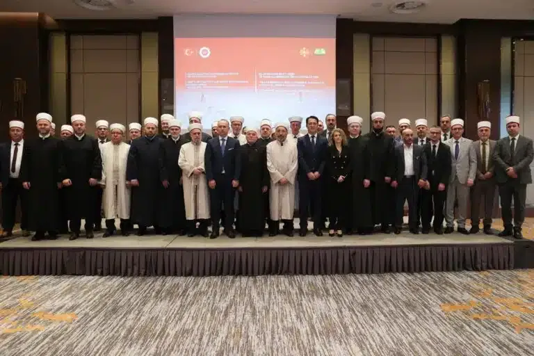 Dve islamske zajednice iz Srbije za istim stolom na regionalnoj konferenciji u Skoplju