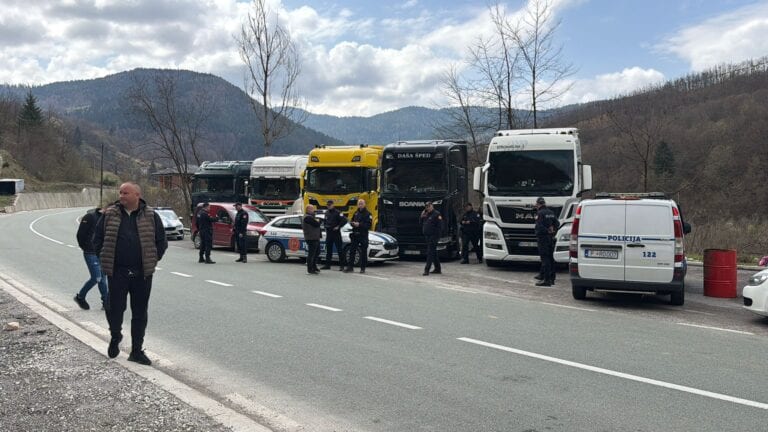 Crnogorski prevoznici: Ako se naši zahtevi ne ispune, radikalizovaćemo proteste (VIDEO)