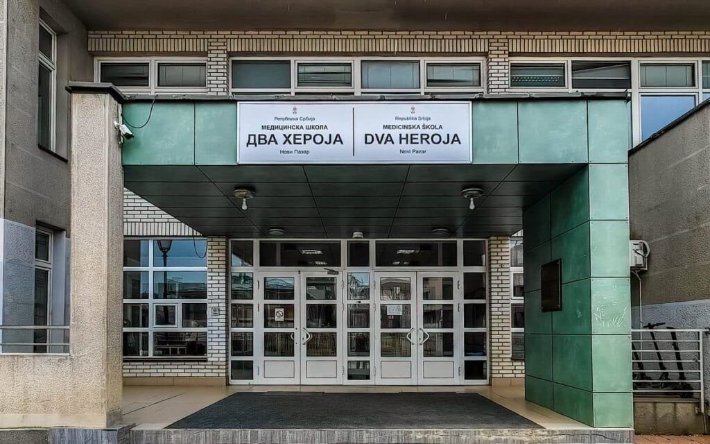 Medicinska škola „Dva heroja“ oprostila se od tragično nastradale učenice Meleke Ramović
