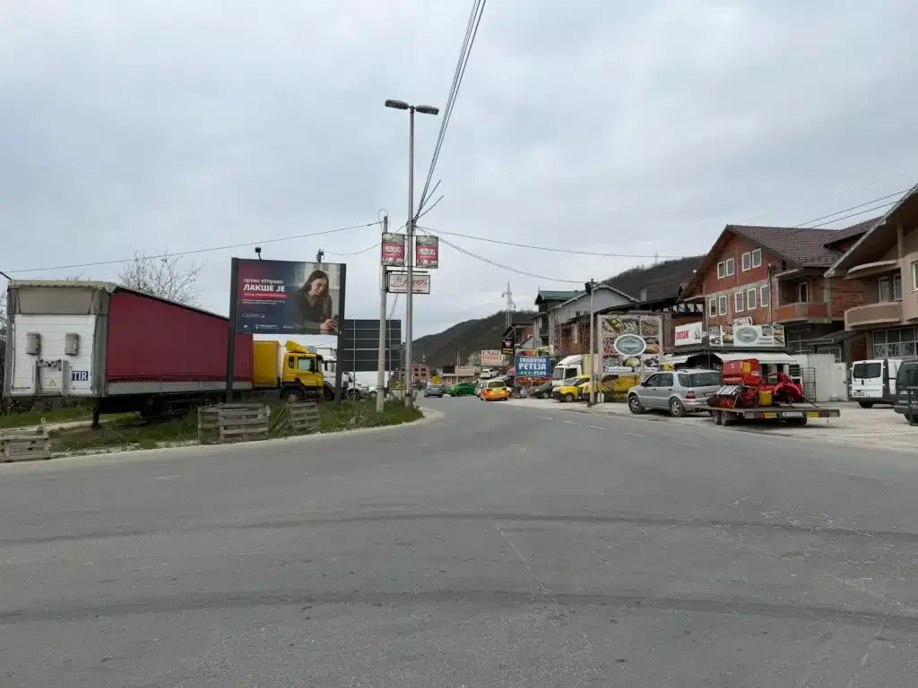 Poginula devojčica u Novom Pazaru (16), druga teško povređena (15) u sudaru trotineta i automobila