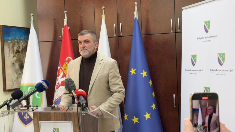 Baćićanin: Ne uskraćujte deci pravo na obrazovanje na maternjem jeziku (VIDEO)