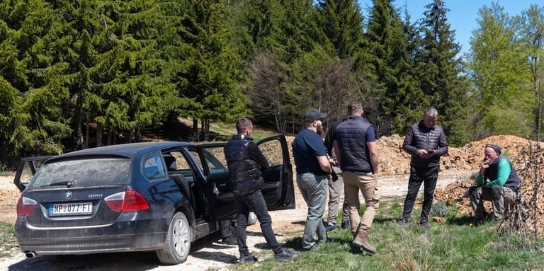 Građani ponovo blokirali put ka Rogozni: „Borićemo se, makar svi otišli u zatvor” (VIDEO)