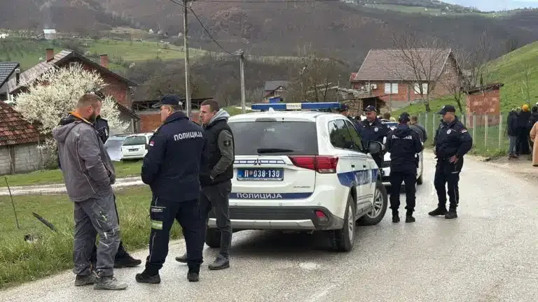 Meštani Rogozne po treći put blokirali prolazak vozila “Zlatne reke” (VIDEO)