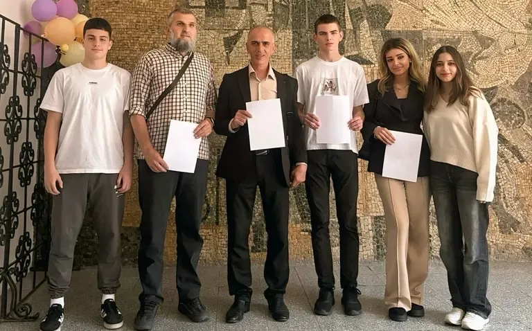 Dva učenika Gimnazije u Novom Pazaru nagrađena na Državnom takmičenju iz fizike u Paraćinu