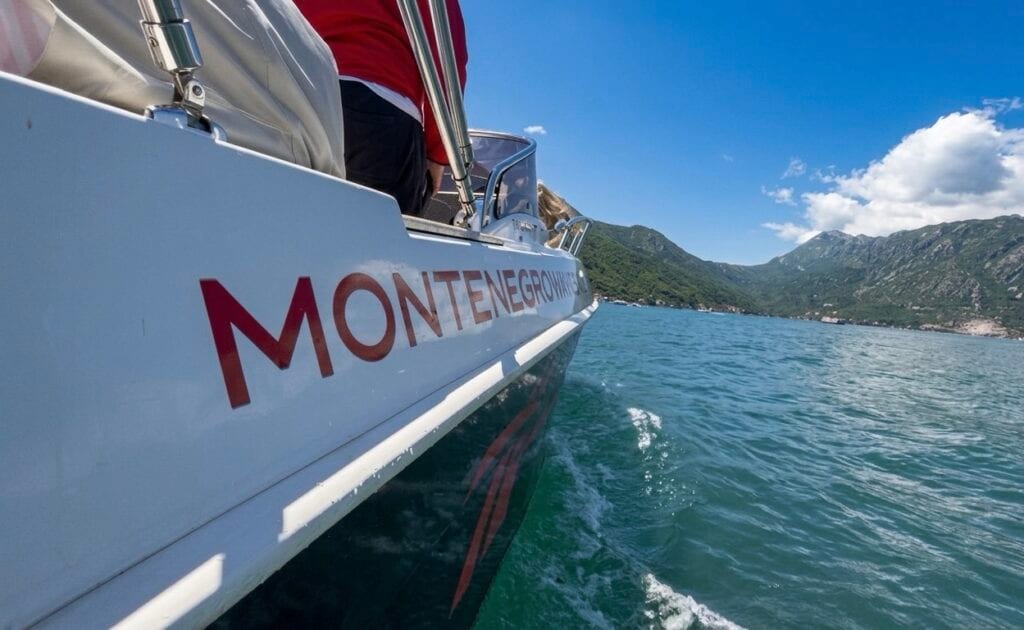Gliseri sve češći izbor turista za obilazak crnogorskog primorja (VIDEO)
