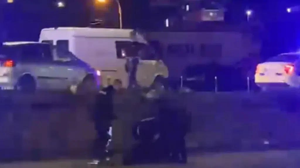Maloletnik bežao policiji nakon okupljanja motociklista, povređen policajac (VIDEO)