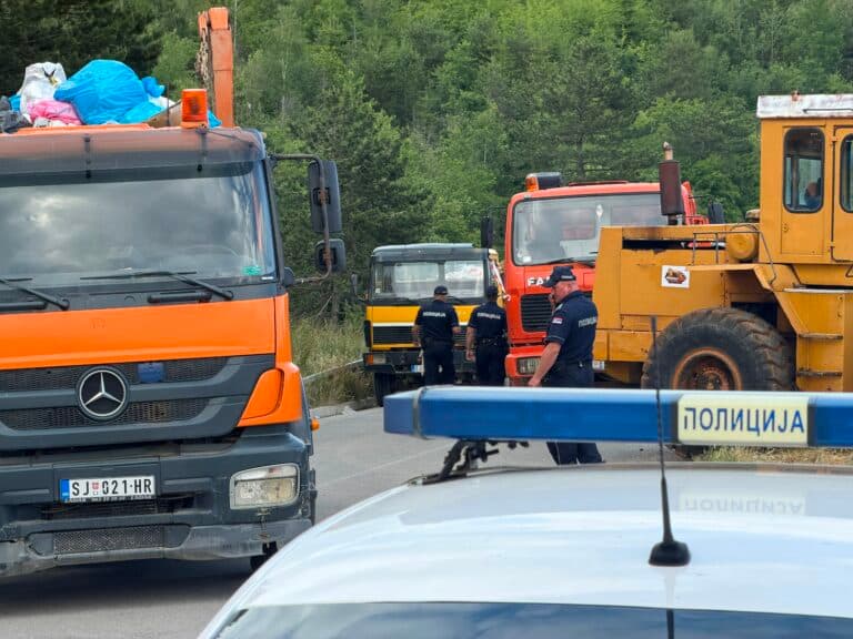 Sjenica još uvek bez rešenja: ČEKAMO POMOĆ DRŽAVE (VIDEO)