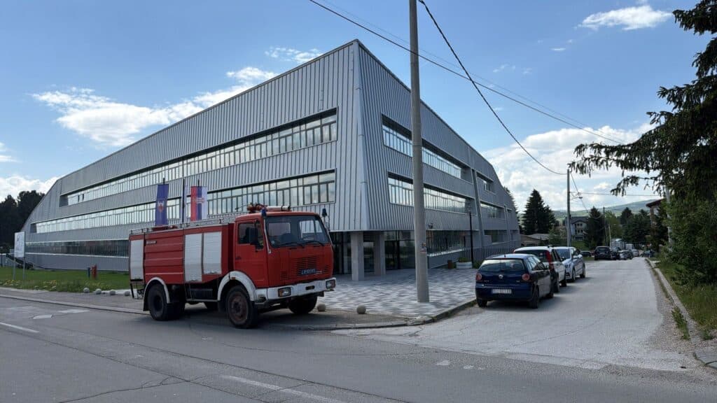 Ministarstvo prosvete: Deo škola pregledan, dojave o postavljenim bombama