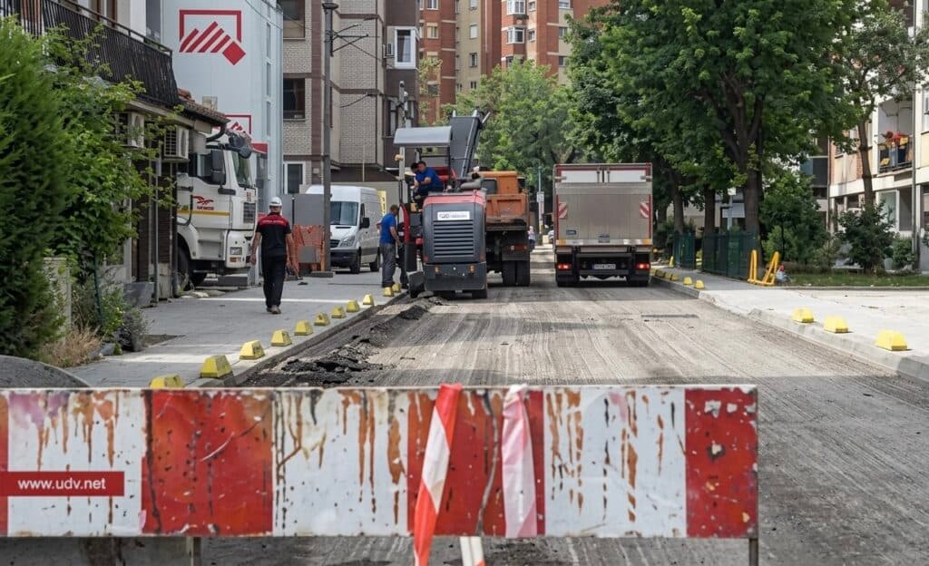 Ko plaća ponovno asfaltiranje ulice u centru Novog Pazara? (VIDEO)