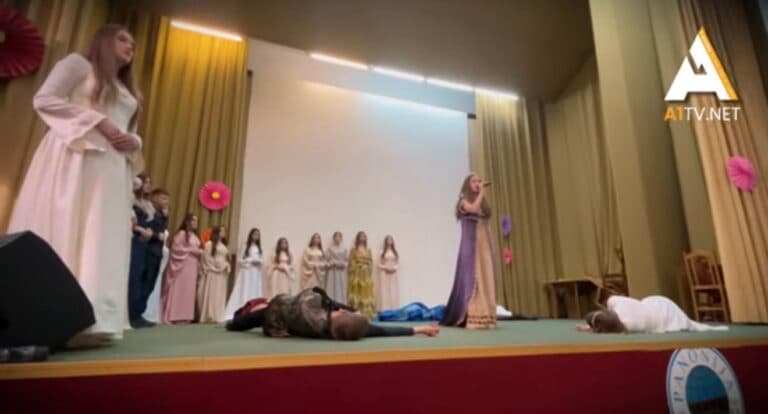Nagrada za najbolju dramu na festivalu „Na krilima detinjstva“ pripala učenicima OŠ „Desanka Maksimović“ (VIDEO)