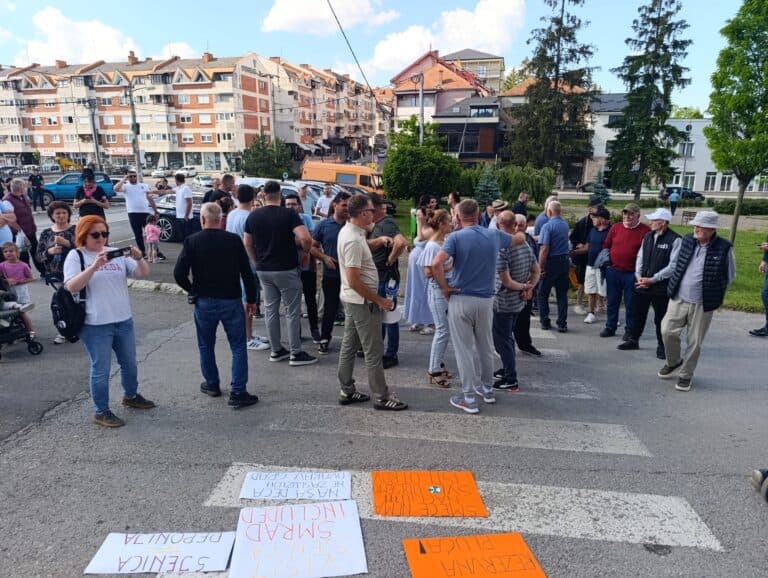 Građani Sjenice: „Zdravlje je ispred svih verskih, političkih i partijskih interesa”