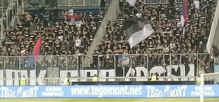 Fudbalski meč ostao u senci klicanja ratnom zločincu (video)