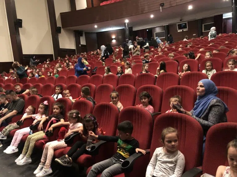 IUNP: Veliko interesovanje za predstaavu (video)