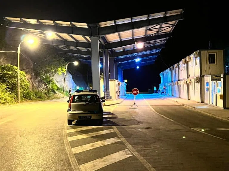 Priština na mesec dana odložila primenu mera