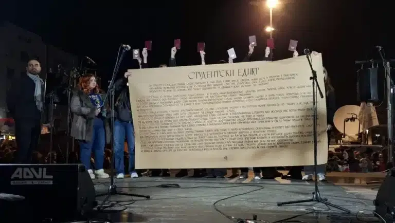 „Studentski edikt“ predstavljen na protestu u Nišu: Studenti pročitali osam odredbi
