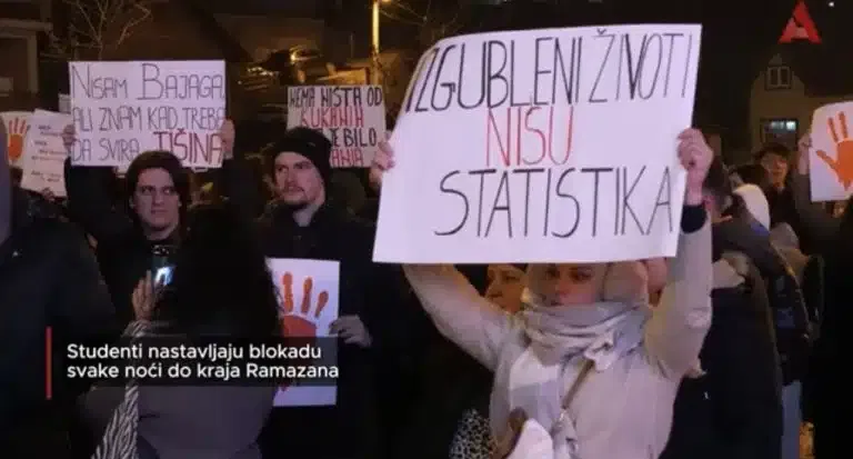 Studenti nastavljaju blokadu svake noći do kraja Ramazana (VIDEO)