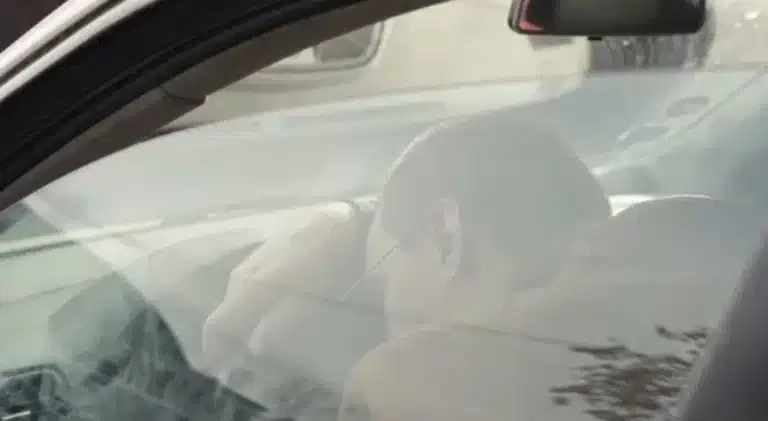 Beograđanin se sakrio u kolima u Novom Pazaru! (VIDEO)