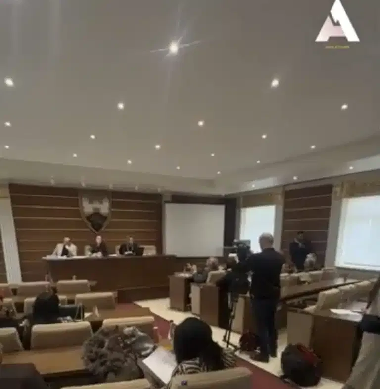 Skupštinsko zasedanje u Sjenici počelo žustrim raspravama (VIDEO)