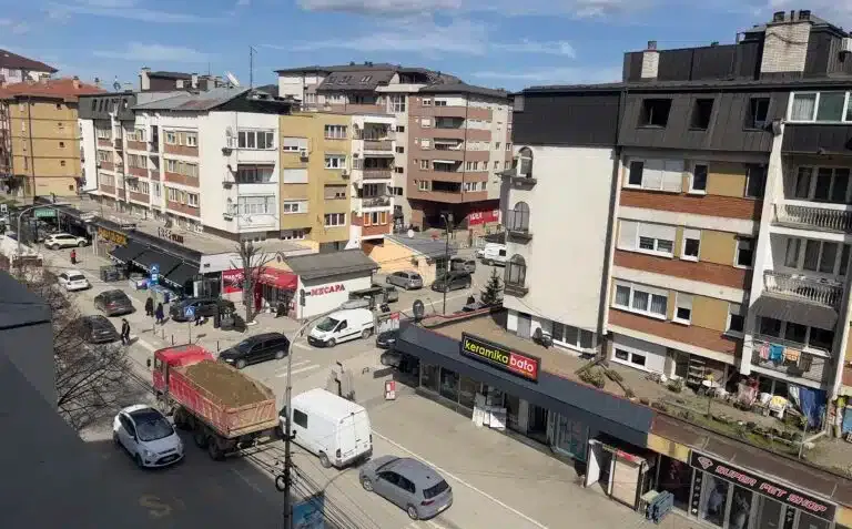 Danas i sutra zatvorene ulice u Novom Pazaru zbog dolaska studenata: Saobraćajci na terenu tokom celog dana