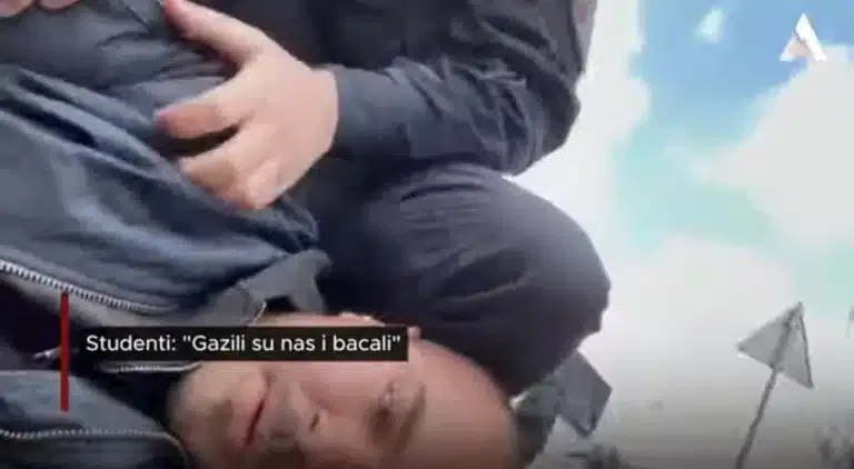 Studenti: Gazili su nas i bacali (VIDEO)