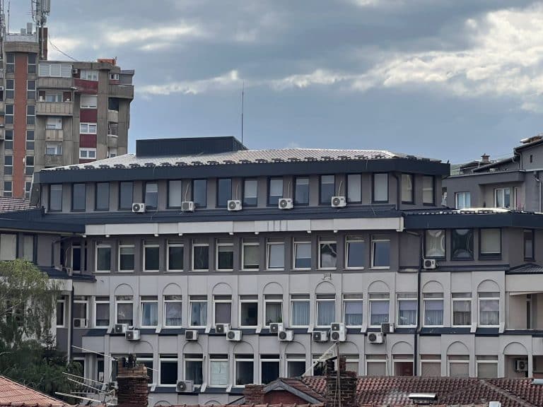 Tužilaštvo podnelo krivičnu prijavu protiv oca koji je napao đake ispred OŠ „Vuk Karadžić“